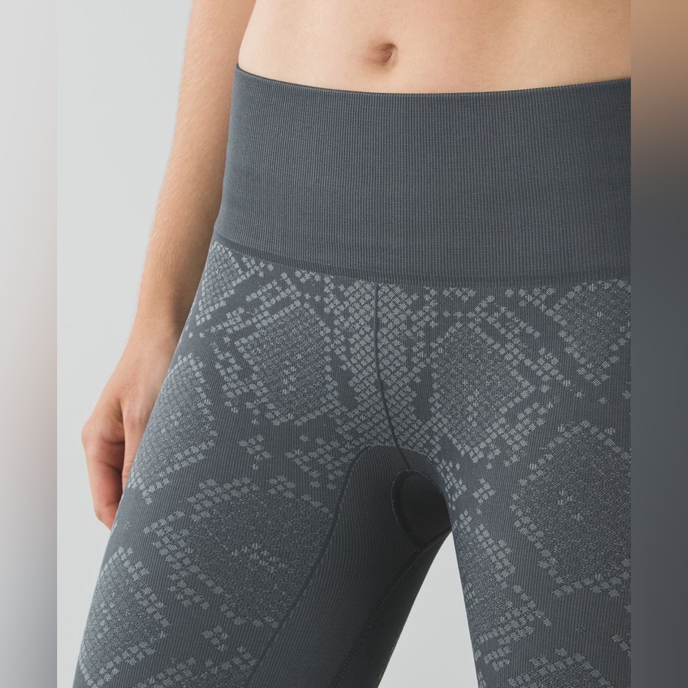 Lululemon In The Flow Crop II - Picture 6 of 11